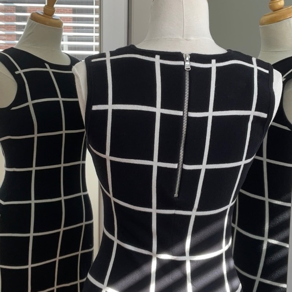 Lauren Ralph Lauren Navy & White Sleeveless knit Midi Dress / Size Small - Picture 5 of 15